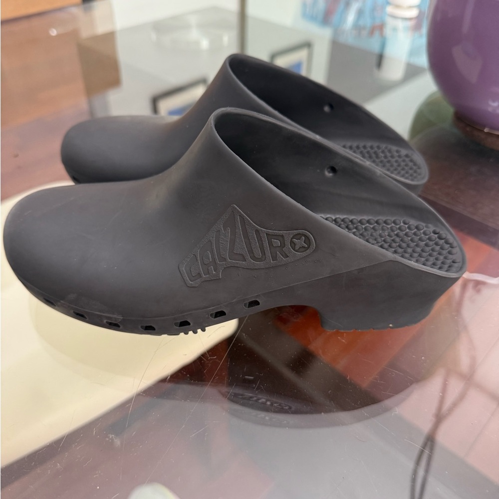 Calzuro Black Slip-On Clog Mules